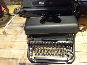 old-manual-typewriter-photo-by-Sherrie-Rose