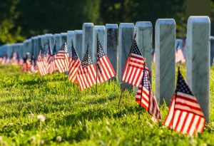 Honoring-Heroes-on-Memorial-Day-Flags-gravestones--USA